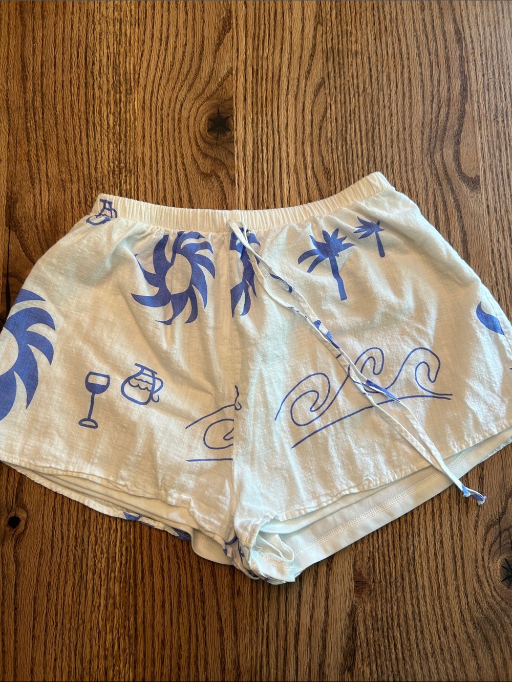 Beach Print Drawstring Shorts in White and Periwinkle